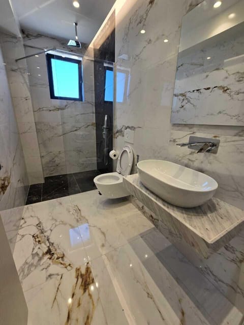 Quadruple Room | Bathroom