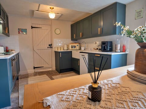 Furniture, Interior Design, Cabinetry, Wood, Flooring, Countertop, Kitchen Appliance, Kitchen, Major Appliance, Ceiling