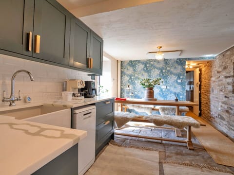 Furniture, Interior Design, Flooring, Wall, Wood, Countertop, Floor, Ceiling, Light Fixture, Lighting