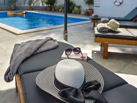 Outdoor Furniture, Furniture, Swimming Pool, Leisure, Sunlounger, Umbrella, Resort, Chair, Flowerpot, Vacation
