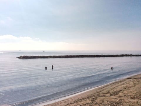 Sky, Water, Water Resources, Body Of Water, Horizon, Beach, Natural Environment, Coast, Coastal And Oceanic Landforms