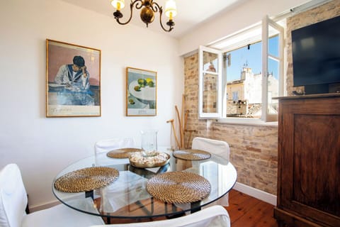 Apartment, City View | Living area