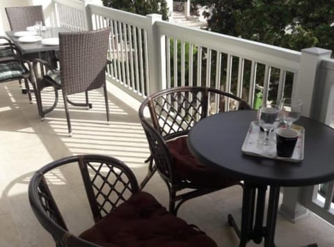 Apartment (Two Bedroom Apartment with Sea View) | Balcony