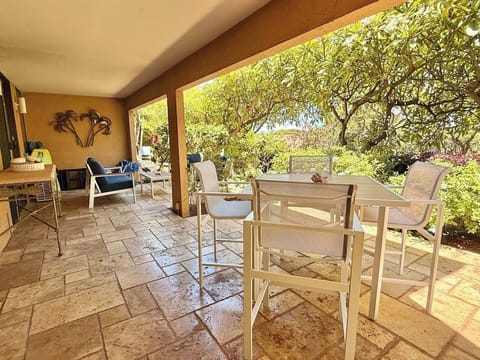 Step out to your private lanai and soak up the island vibes and soak up the island vibes with garden views and the sound of the ocean in the distance.