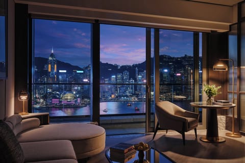 Kimpton Harbour Suite with Balcony | Hypo-allergenic bedding, minibar, in-room safe, desk