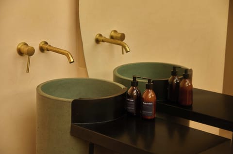 Suite, 1 King Bed, Balcony, Sea View (1) | Bathroom | Shower, towels, soap, shampoo