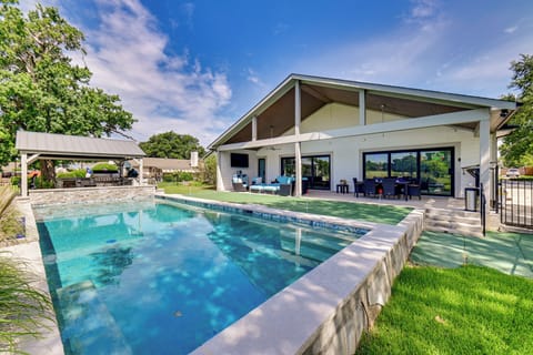 Farmers Branch Vacation Rental | 4BR | 2.5BA | 3,200 Sq Ft | Step-Free Access