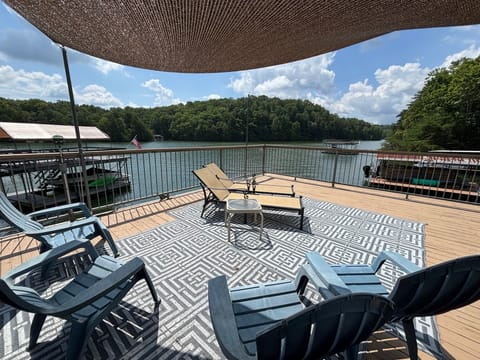 Plenty of Seating & Shade for a day on the Lake