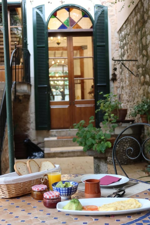 Daily continental breakfast for a fee