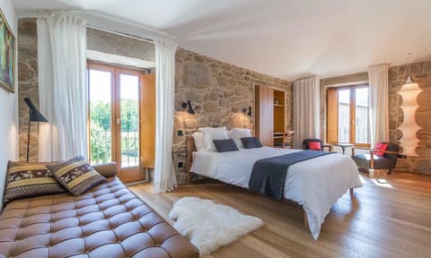 Double Room (Cama Extra Opcional) | Individually decorated, individually furnished, desk, iron/ironing board