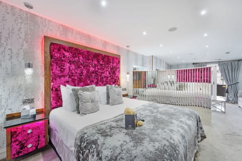 Premium bedding, individually decorated, individually furnished, desk