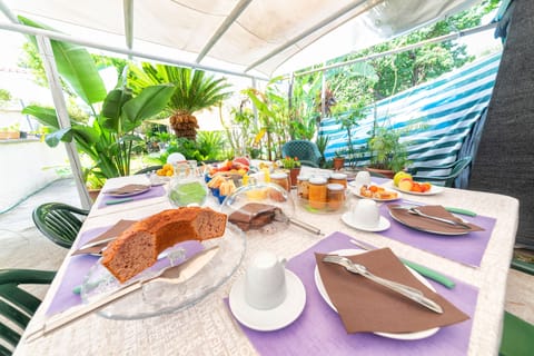 Full breakfast for a fee