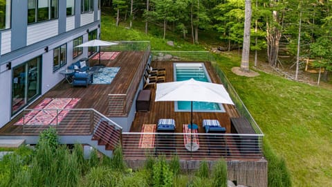 Gorgeous two tier deck, perfect for family gatherings