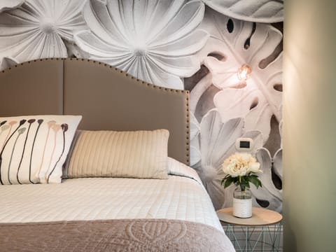 Double Room, Hot Tub | Memory foam beds, in-room safe, laptop workspace, soundproofing