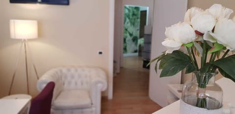 Daily continental breakfast (EUR 8 per person)