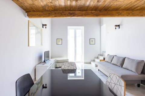 Apartment (1 Bedroom) | Living area | TV