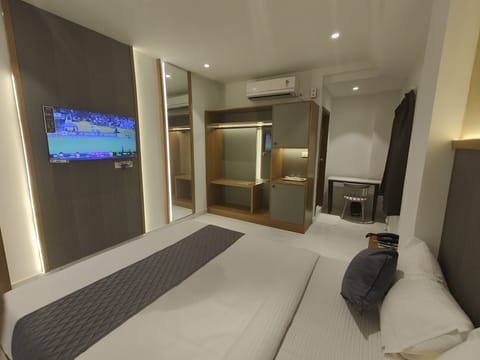 Superior Double or Twin Room | Desk, iron/ironing board, free WiFi