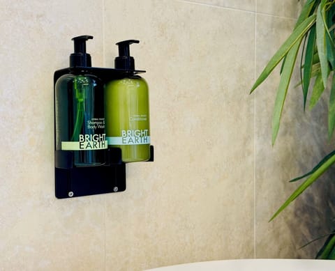 Shower, rainfall showerhead, free toiletries, hair dryer