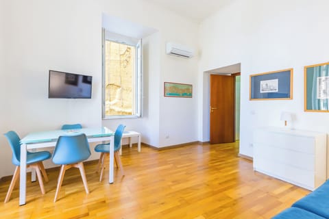 Apartment (0 Bedroom) | Living area | 30-inch Smart TV with cable channels
