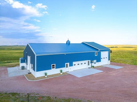 Welcome to Black Hills Barndo! With ample parking and a prime location, you`re just minutes from Mount Rushmore, Custer, Crazy Horse, the Badlands and more..
