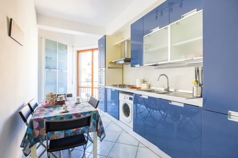 Apartment (3 Bedrooms) | Private kitchen | Microwave, oven, espresso maker, electric kettle