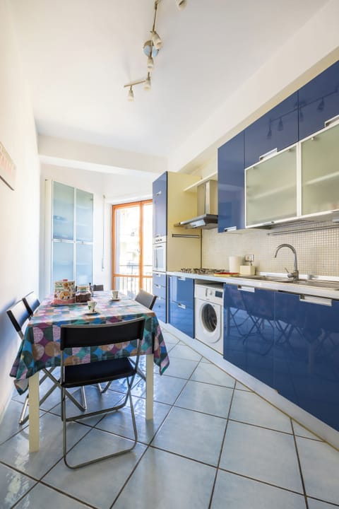 Apartment (3 Bedrooms) | Private kitchen | Microwave, oven, espresso maker, electric kettle