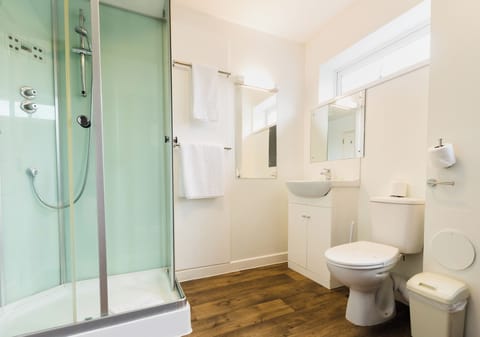 Standard Suite, 3 Bedrooms (No pets) | Bathroom | Shower, free toiletries, hair dryer, towels