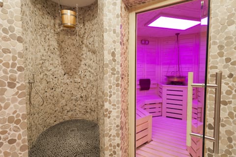 Sauna, hot tub, Turkish bath, body treatments, hot stone massages