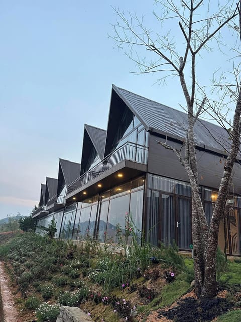 Luxury Villa, Balcony, Mountain View | Blackout drapes, soundproofing, iron/ironing board, WiFi (free)