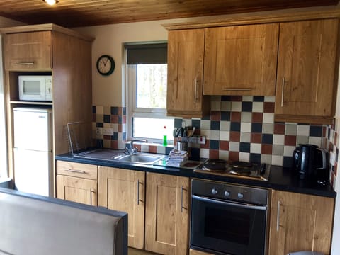 Cottage | Private kitchenette | Full-size fridge, microwave, oven, stovetop