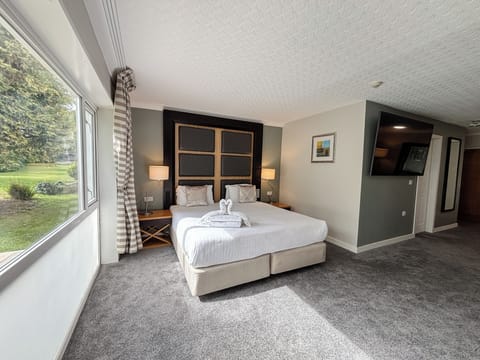 Garden Suite | 5 bedrooms, desk, free WiFi, bed sheets