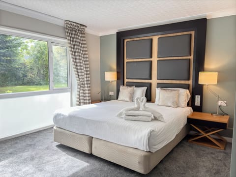 Garden Suite | 5 bedrooms, desk, free WiFi, bed sheets