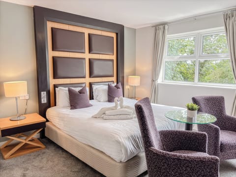 IVY Suite | 5 bedrooms, desk, free WiFi, bed sheets