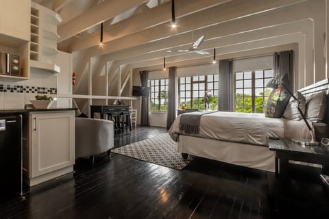Deluxe Apartment, Sea View | In-room safe, blackout drapes, iron/ironing board, free WiFi
