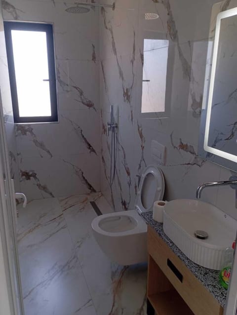 Free toiletries, soap, shampoo, toilet paper