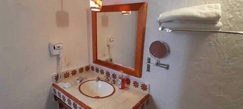 Superior Room, 1 Bedroom | Bathroom | Shower, free toiletries, hair dryer, bathrobes