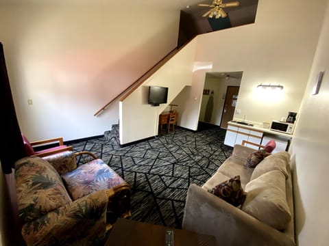Suite, 1 King Bed with Sofa bed | Desk, iron/ironing board, free WiFi, bed sheets