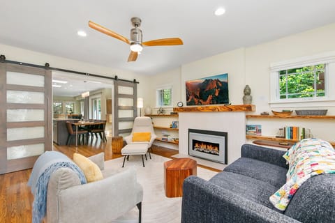 Living Room | Smart TV and Indoor Fireplace (main level)