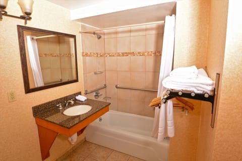 Combined shower/tub, designer toiletries, hair dryer, towels