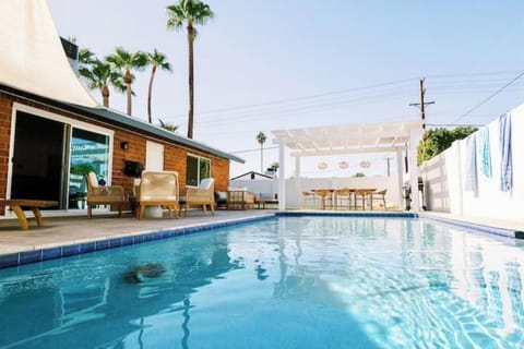 Perfectly located for friend trips or family getaways — this modern Scottsdale home offers a heated pool and quick access to Old Town Shops and Restaurants.