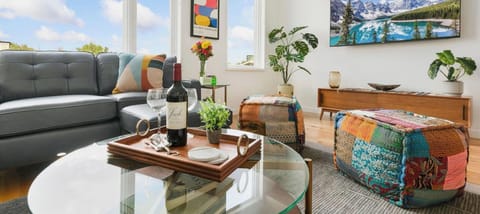 Townhome, Multiple Beds, Patio, Mountain View (401 Linden Street #3-332) | Living area | 55-inch flat-screen TV with digital channels