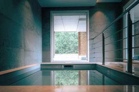 Deep-tissue massages, sports massages, 1 treatment room, massages