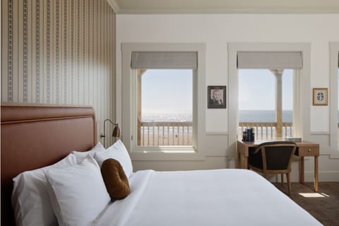 Agatha Christie - Oceanfront King | Egyptian cotton sheets, premium bedding, individually decorated