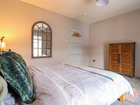 Cottage | 1 bedroom, individually decorated, individually furnished