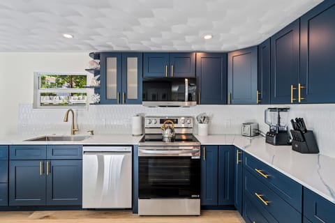 Whether you're cooking or grazing, this kitchen has you covered.