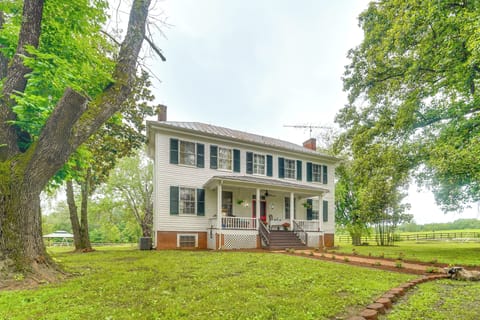 Ruckersville Vacation Rental | 2BR | 1.5BA | 5,000 Sq Ft | Stairs Required