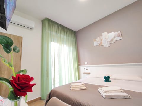 Comfort Room, 1 Bedroom, Non Smoking, Balcony | Premium bedding, memory foam beds, individually furnished, desk