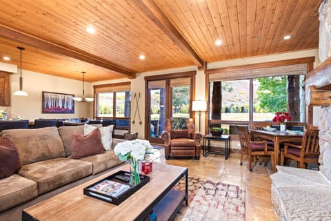 Townhome, 3 Bedrooms (Hot Tub, Ground Floor, (BCT-501)) | Living room | TV
