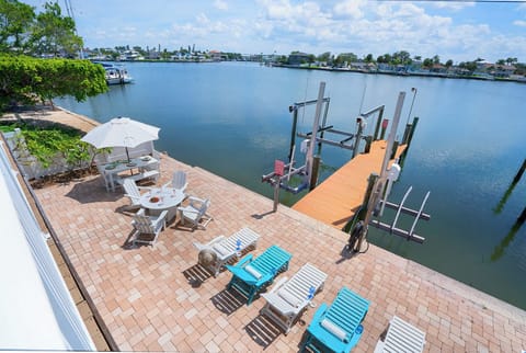 Tie up your boat and bring 24 friends to Bay Boulevard Condos