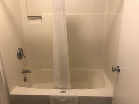 Premium bedding, desk, iron/ironing board, free WiFi